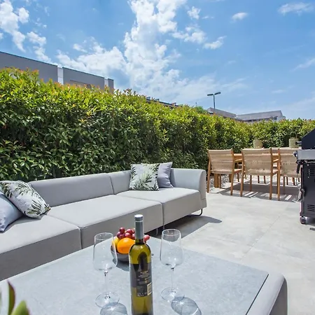 Apartment Bk Holiday *